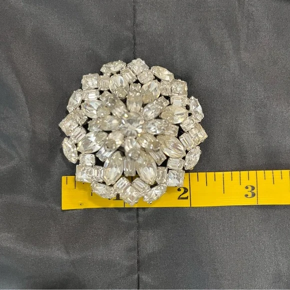 Vintage JOSEPH WARNER Signed Dome Clear Rhinestone 1960s Brooch - Picture 5 of 12